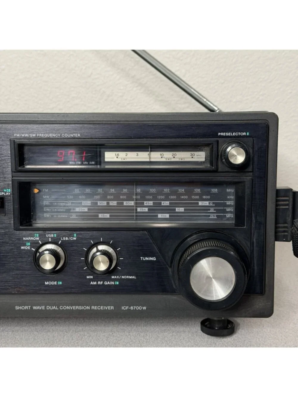 SONY Short Wave Dual Conversion Receiver ICF-6700W NICE Works GREAT See VIDEO